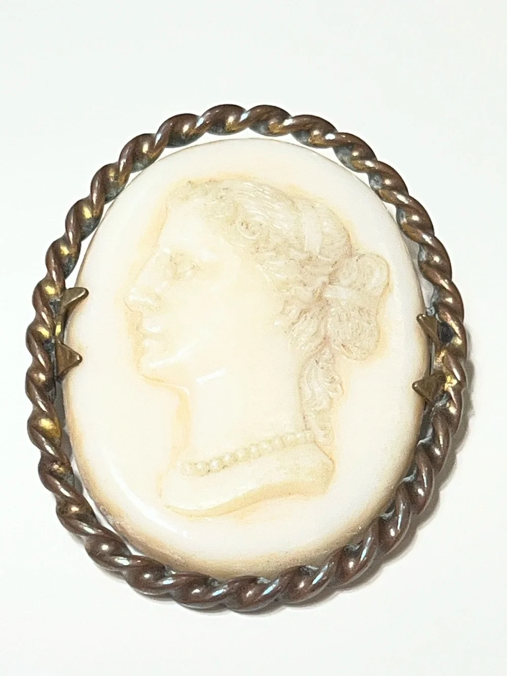 Vintage Ivory Colored Cameo Brooch in Twisted Gold-tone Frame